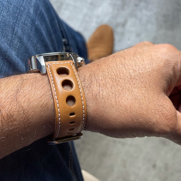 Watch - Picture 3 of 9